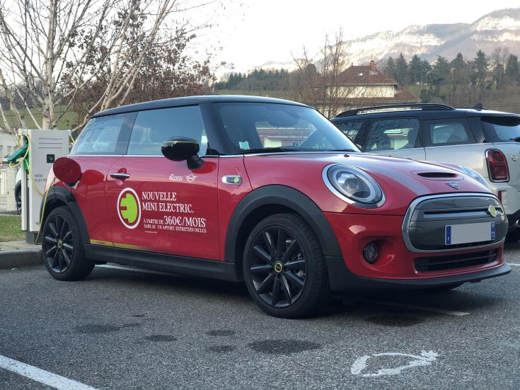 Mini Electric en charge 